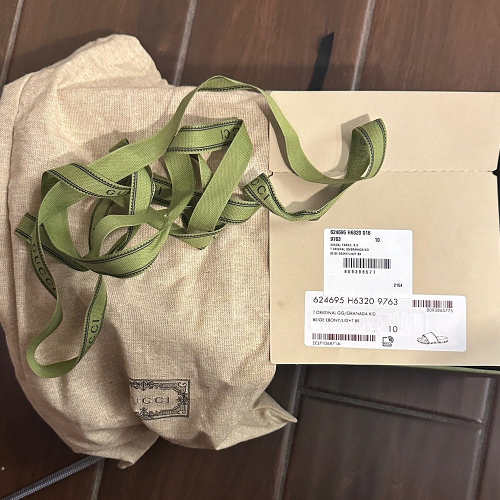 Gucci Olive Green Embossed Logo Box - Picture 3 of 4